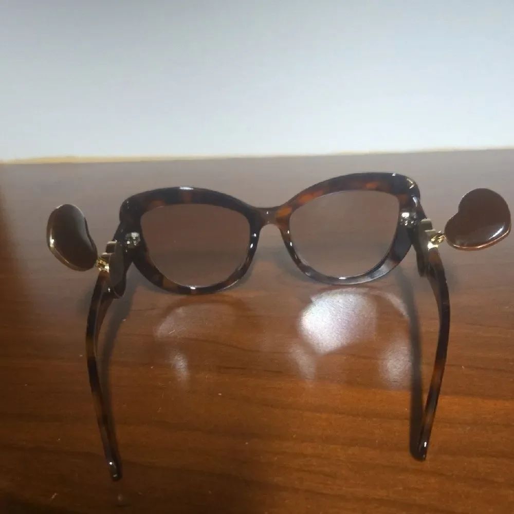 Tortoise Shell Women's Sunglasses - Picture 6 of 7